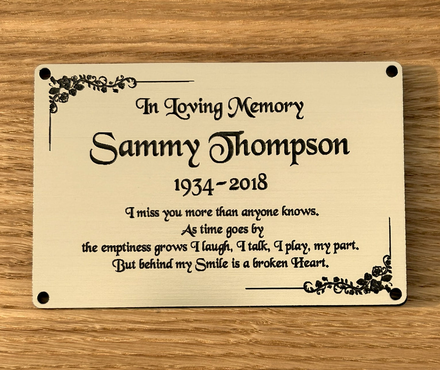 Personalised Memorial Plaque, 6x4 Engraved Bench Plaques, Engraved Tree Sign, Gold, Weatherproof, Grave, Rounded