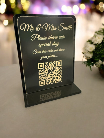 Personalised Wedding Day Shoot and Share, Table QR Stands with engraved text, Satin Black, rounded